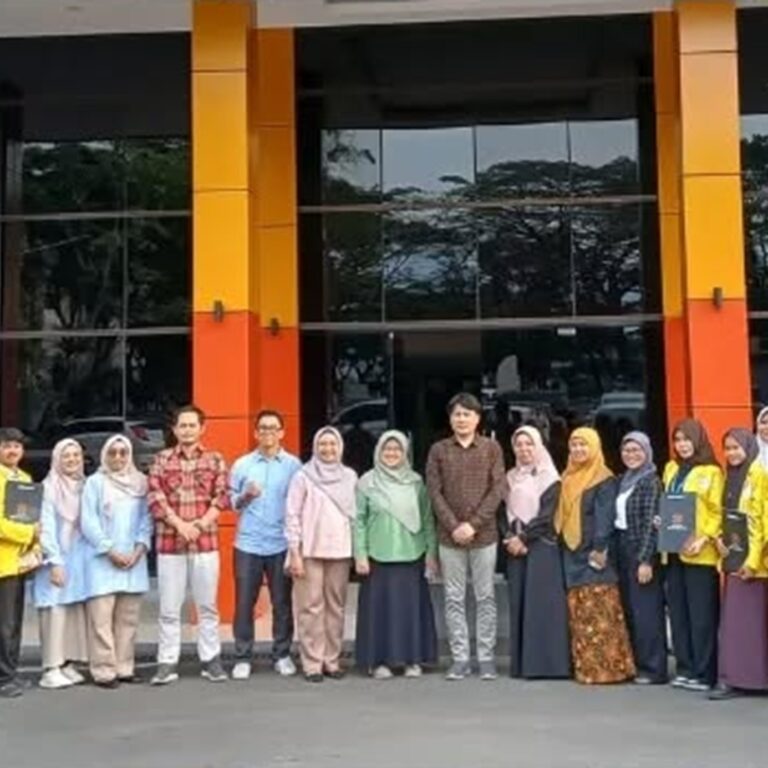 Mahasiswa Politeknik Bhakti Kencana Sukses Gelar Bakti Sosial dan Cek Kesehatan Gratis